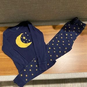 Leveret, Unisex moon & stars, snug fit pajama set size 5-6. Gently worn